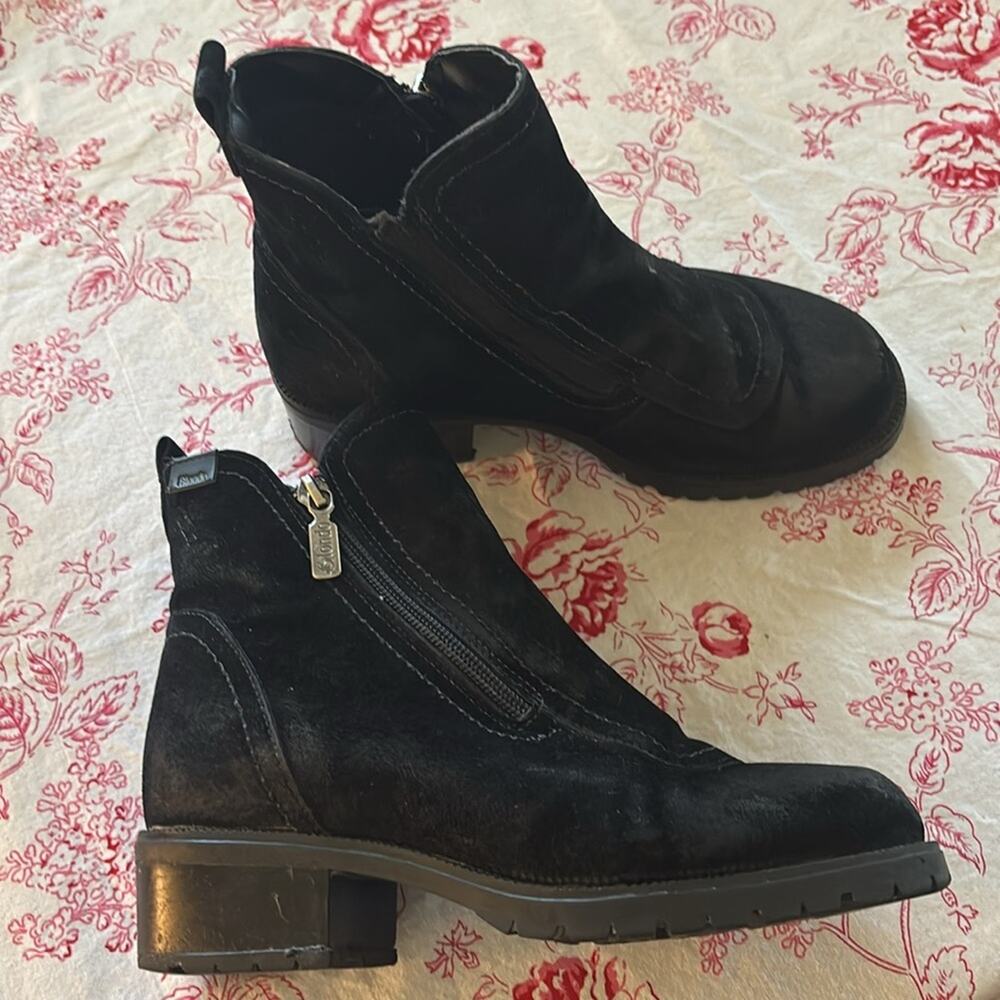 Blondo Suede Chelsea Ankle Boots Size 6.5 Black